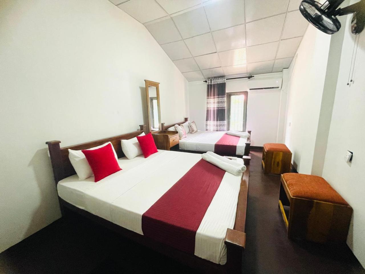 Lake Classical Guest House 캔디 외부 사진