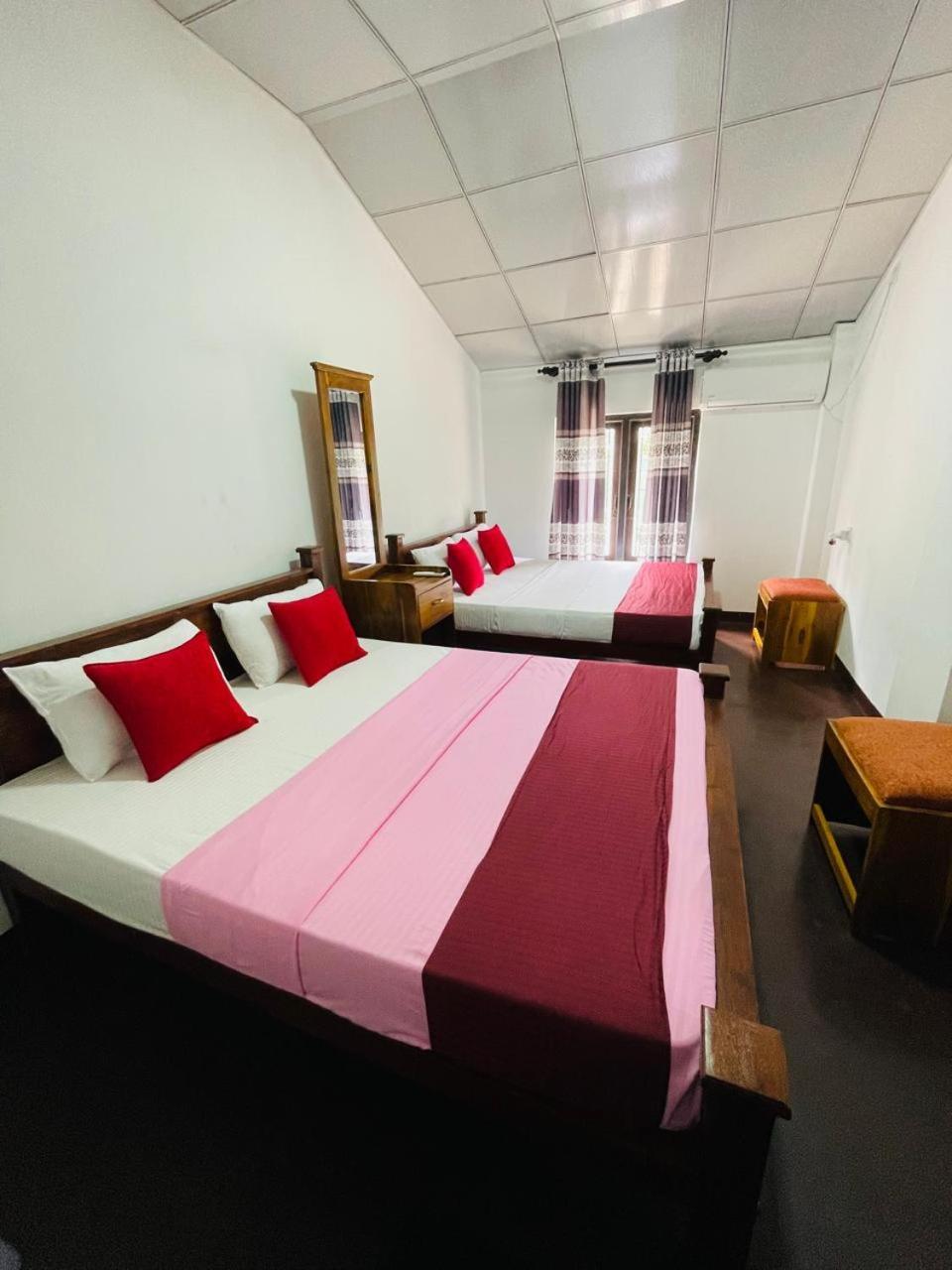 Lake Classical Guest House 캔디 외부 사진